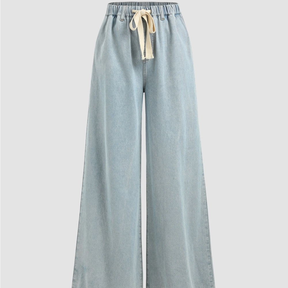 Brand new! Never worn denim, wide leg women’s jeans.